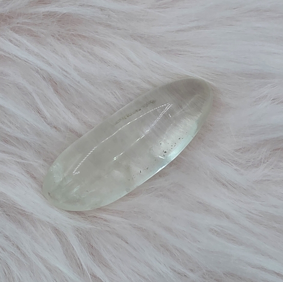 White Clear Quartz Crystal Palm Stone - Picture 5 of 5